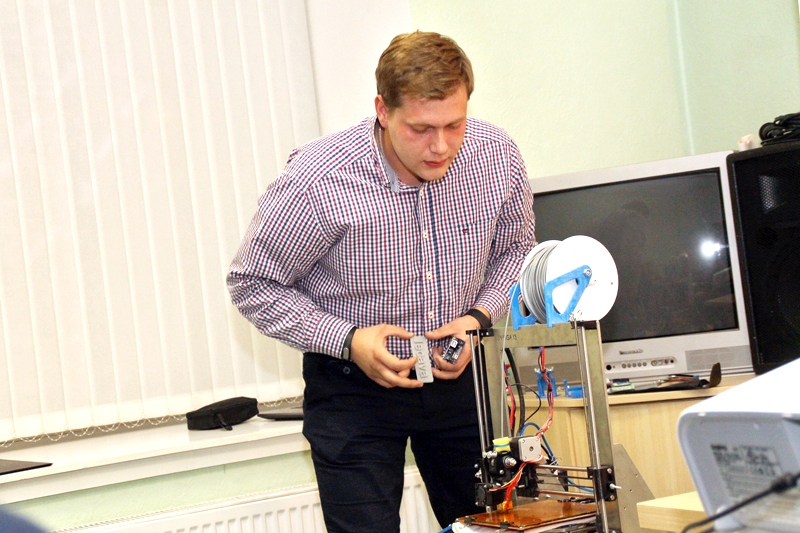 Pērn Karjeras dienā Iecavā mehatronists Aleksandrs Redkins izrādīja paša izgatavoto 3D printeri.
Autors: no «Bauskas Dzīves» arhīva