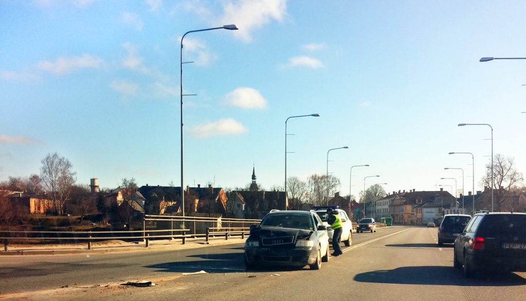 Avārija Bauskā, Kalna un Mēmeles ielas krustojumā.
Autors: aculiecinieks