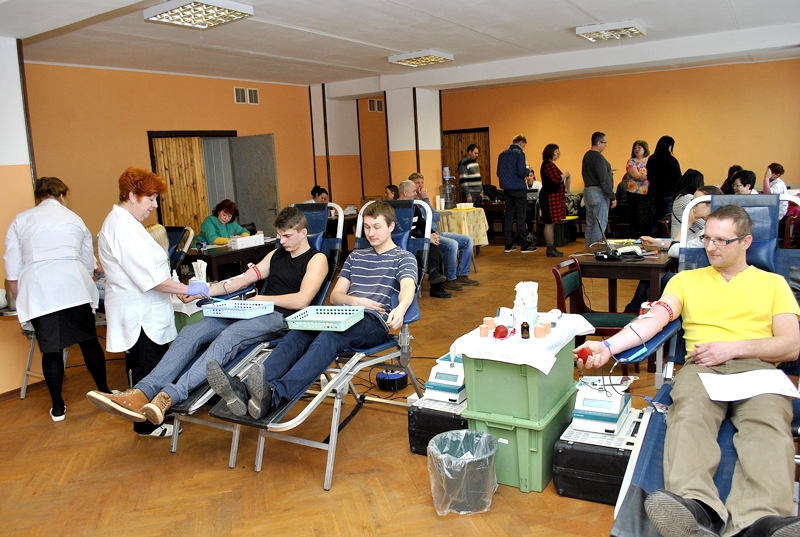 Pirmo reizi asinis nodeva Kristaps Ādams (no kreisās) no Bauskas novada Īslīces.
Autors: Ivars Bogdanovs