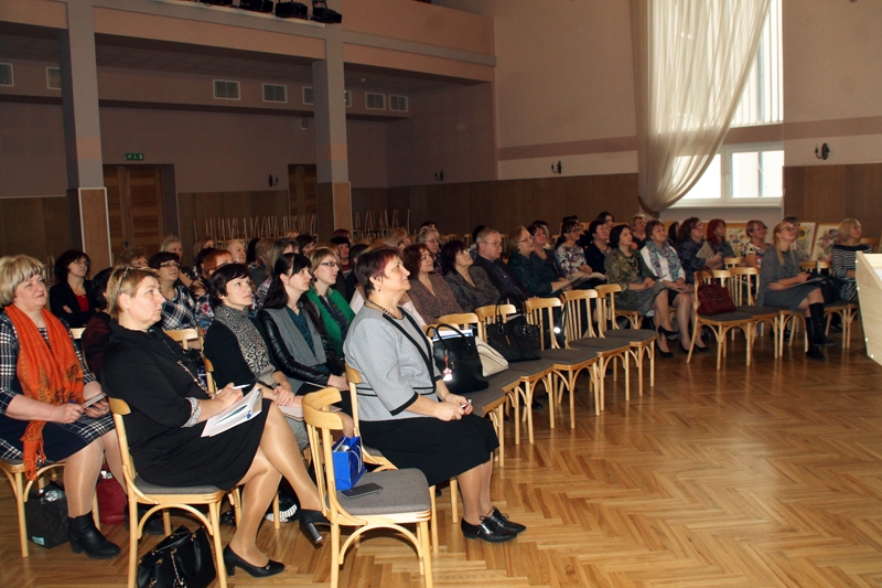 Latviešu valodas pedagogu konference Bauskas Valsts ģimnāzijā pulcēja apmēram pussimtu interesentu. 
Autors: Uldis Varnevičs