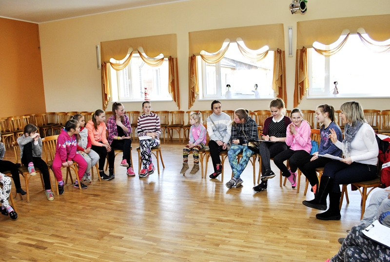 Bauskas novada Codes pamatskolā bērni gatavoja ēst, sportoja un strādāja radošajās darbnīcās.
Autors: Ivars Bogdanovs