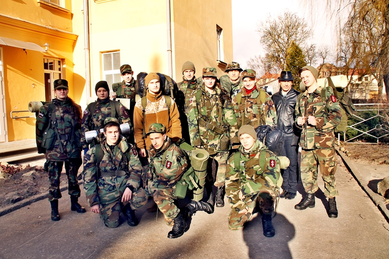 Jaunsargi pirms došanās uz nometni.
Autors: Uldis Varnevičs