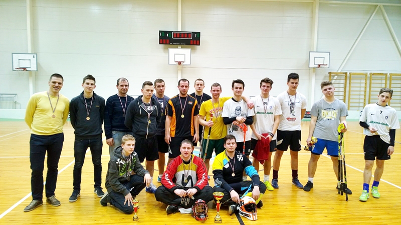 Komandas turnīra goda pjedestālā – «Uzvara» (no kreisās), «Vectēvs/Eleja» un «Īslīce II».
Autors: sacensību organizatori