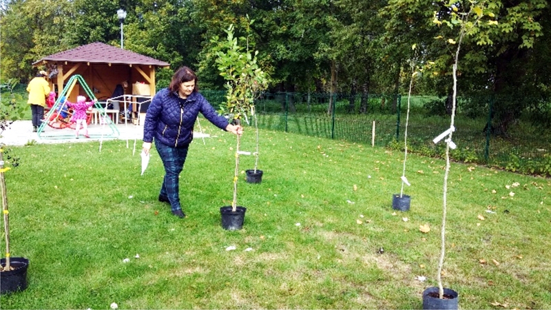 Valda Novika, dārzu dizainere, sameklē vietu ikvienam stādam «Mārpuķītes» apkaimē.
Autors: no personiskā albuma.