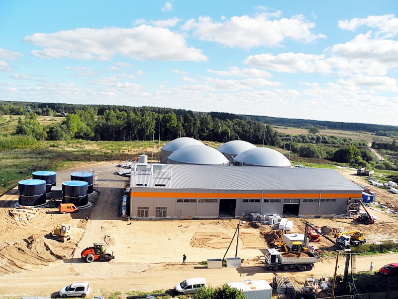 «Egg Energy» bioenerģijas ražotne a/s «Balticovo» teritorijā Iecavas novadā ražo ne tikai elektrību un siltumu, bet arī mēslojumu lauksaimniecībai.
Autors: no «Siltumelektroprojekts» albuma.