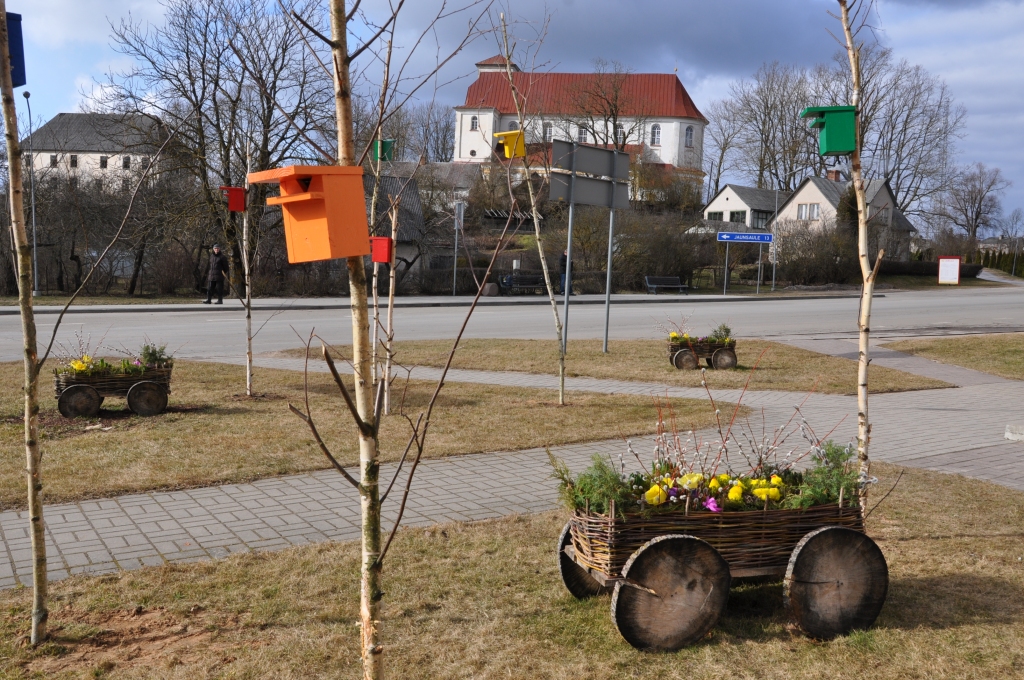 Pavasarīgi izdekorētais Skaistkalnes centrs.
Autors: Žanna Zālīte