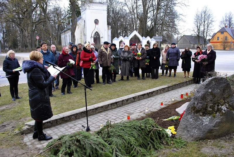 Elīna Jegorova un Sarmīte Flugina lasīja dzeju un represēto atmiņu stāstus. 
Autors: Ivars Bogdanovs