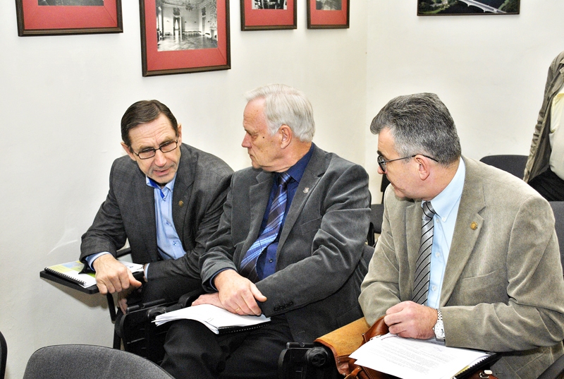 Novadu vadītāji – Rihards Melgailis (no kreisās), Jānis Pelsis un Raitis Ābelnieks.
Autors: no «Bauskas Dzīves» arhīva.