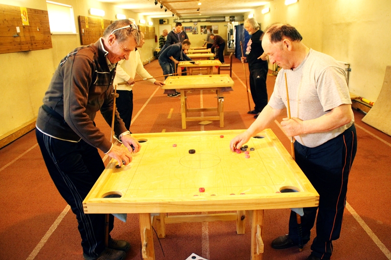 Nākamajai partijai gatavojas Raimonds Smalkais (no kreisās) un Staņislavs Bednarčiks.
Autors: Uldis Varnevičs
