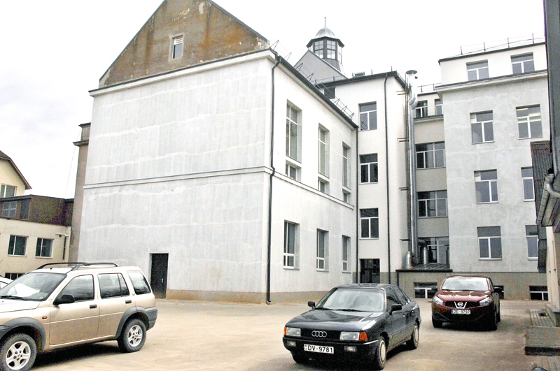 Bauskas Valsts ģimnāzijā šovasar varētu beigties būvdarbi, kuru veikšanai sākotnēji izraudzītā firma «Starbag» izglītības iestādei atnesa negatīvu skandalozu slavu visā valstī.
Autors: Ivars Bogdanovs