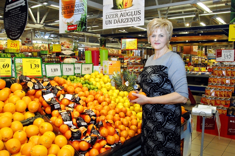 Inesei Mūrniecei, Bauskas tirdzniecības centra «Rimi» vadītājai, vislabāk garšo augļi.
Autors: Ivars Bogdanovs