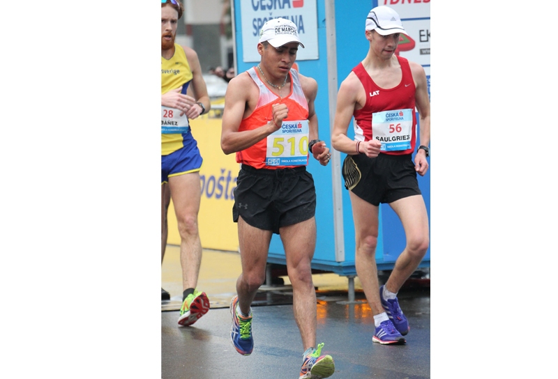 Raivo Saulgriezis (no labās) Podebradā izpildīja meistara normatīvu soļošanā.
Autors: podebrady-walking.cz