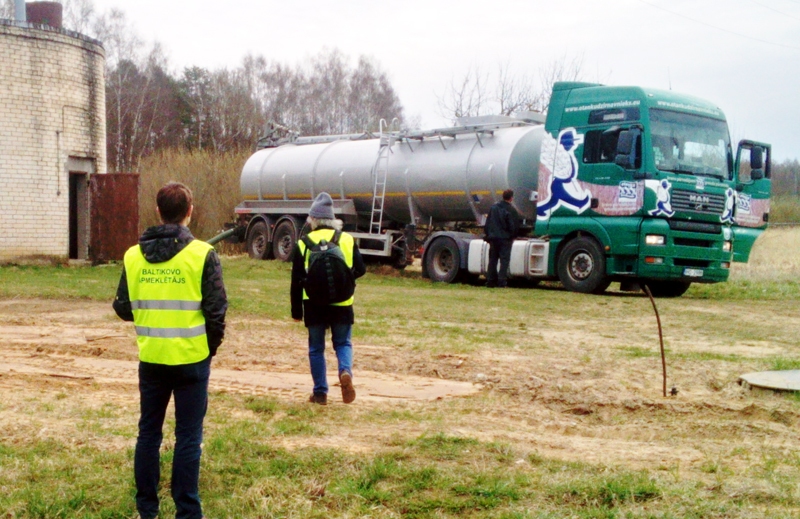 No uzņēmuma «Balticovo» izved notekūdeņus ar 30 kubikmetru lielām mucām.
Autors: no a/s «Balticovo»