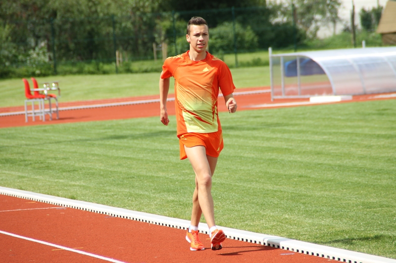 Raivo Saulgriezis Podebradā izpildīja meistara normatīvu soļošanā.
Autors: no «Bauskas Dzīves» arhīva.