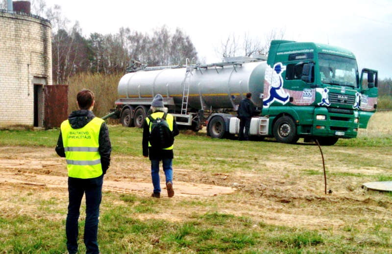 No uzņēmuma «Balticovo» izved notekūdeņus ar 30 kubikmetru lielām mucām.
Autors: no a/s «Balticovo».