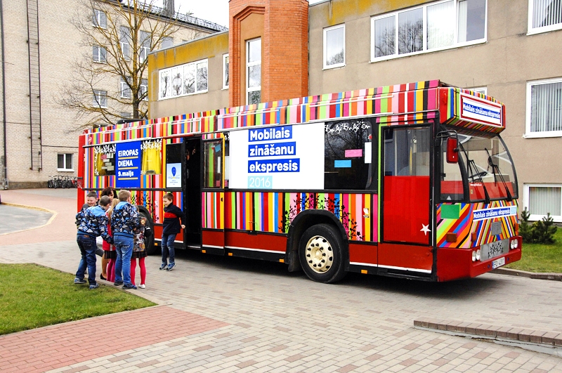Mobilais zināšanu ekspresis piestājis pie Bauskas 2. vidusskolas.
Autors: Ivars Bogdanovs