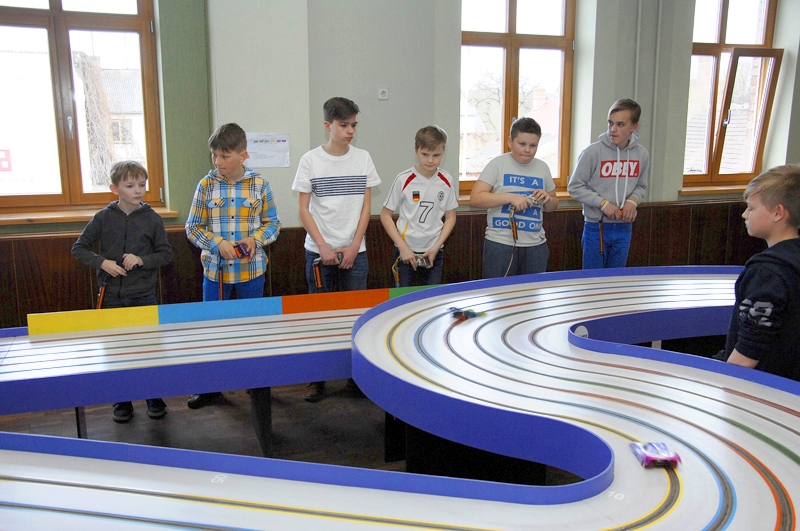 Uz starta līdz ar citiem arī Bauskas puikas Daniels Junkurēns (ceturtais no kreisās) un Rūdis Katkēvičs (piektais no kreisās).
Autors: Ivars Bogdanovs