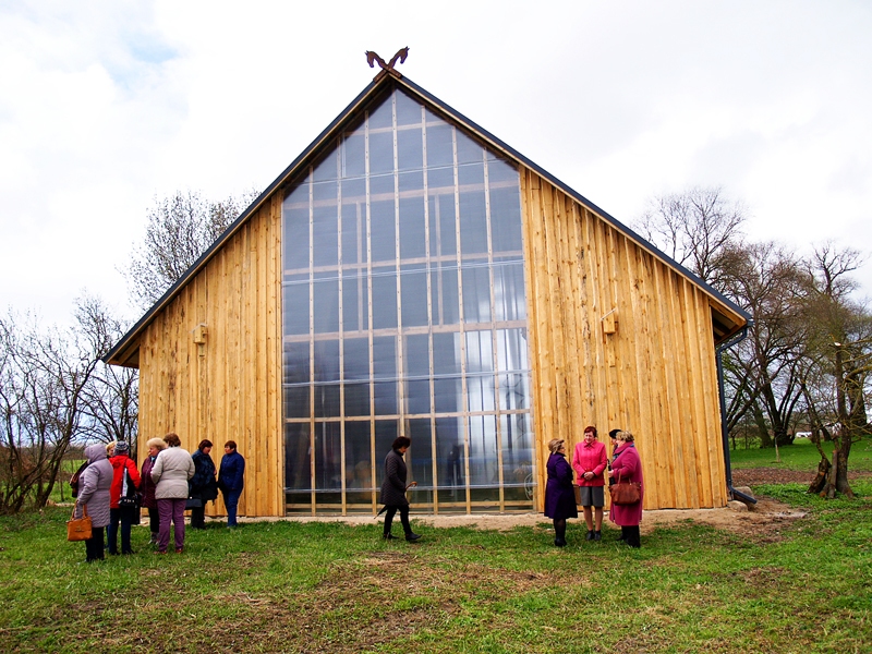 Jaunais šķūnis «Vaidelotēs» uzbūvēts pašu spēkiem, izmantojot senus un modernus materiālus, kā arī meistara padomu. 
Autors: Antra Ērgle