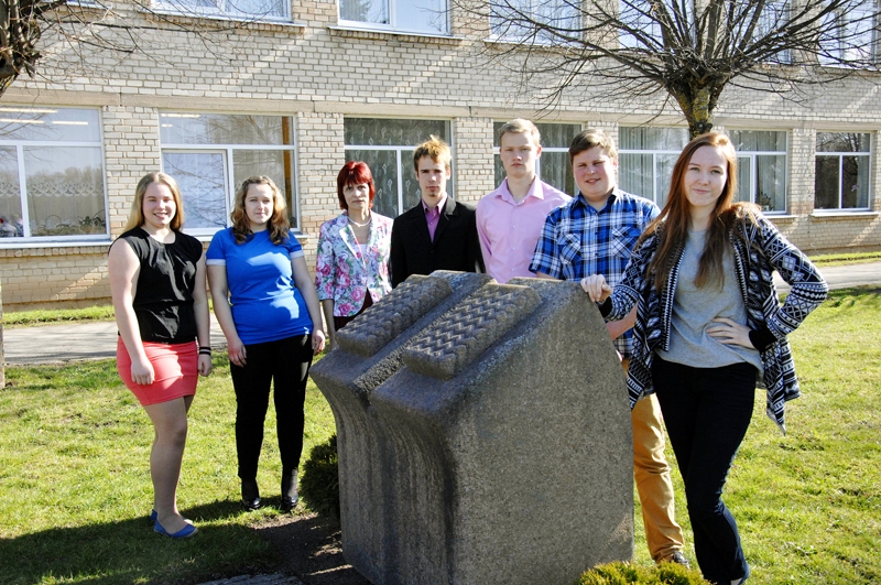 Valles vidusskolas 12. klase.
Autors: Ivars Bogdanovs