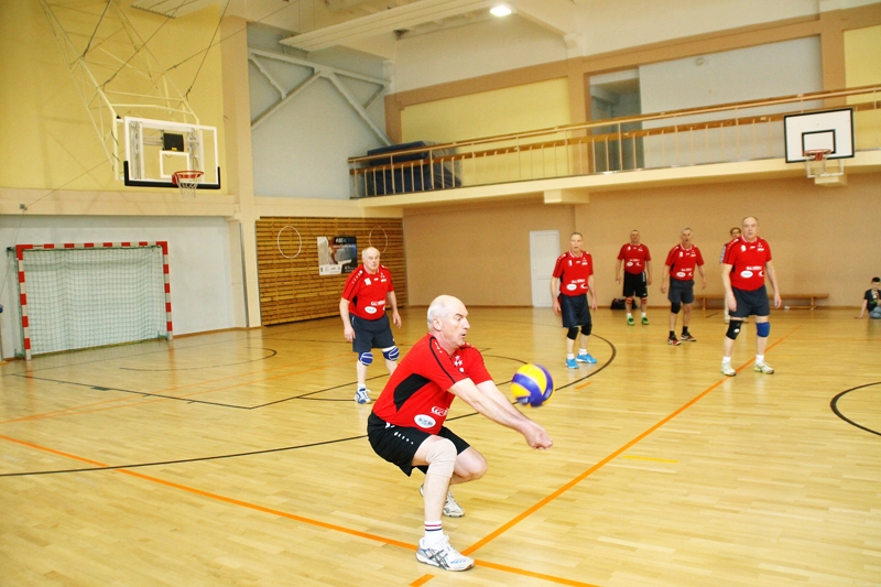 Boriss Muravjovs uzņem pretinieka raidīto bumbu. 
Autors:  Uldis Varnevičs
