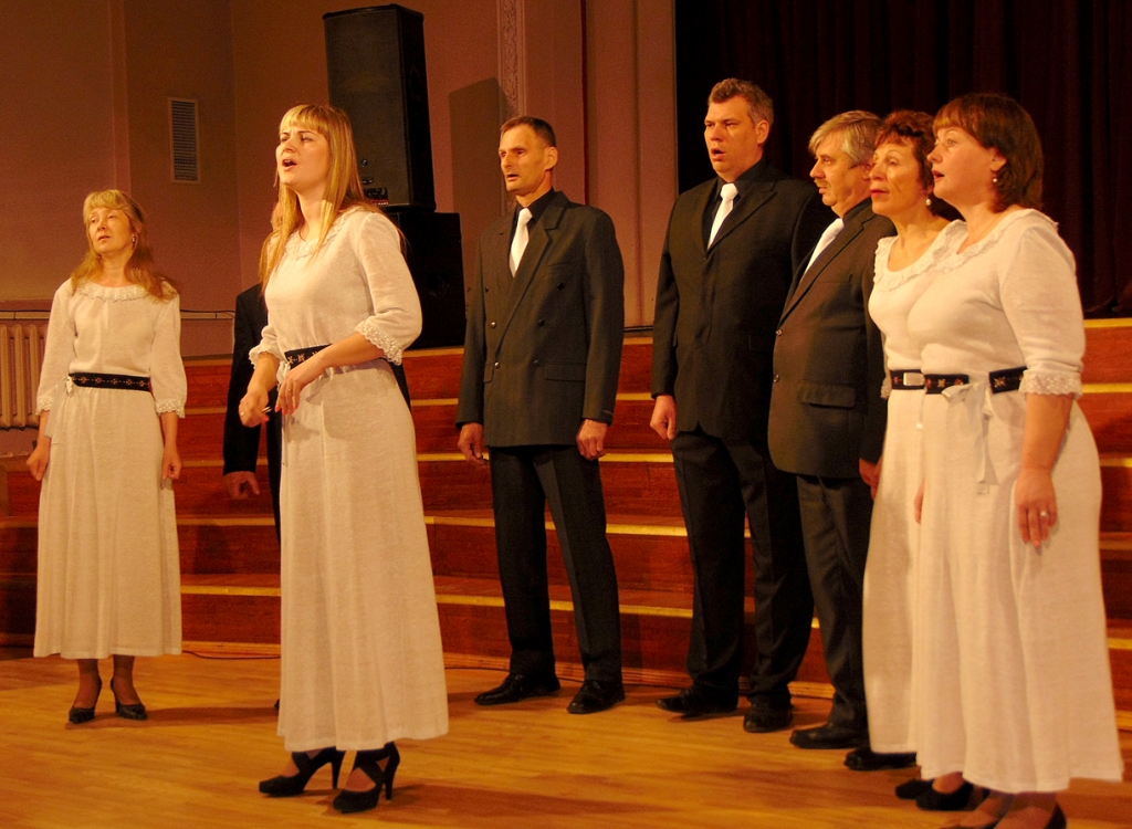 Uzstājas Bauskas kultūras centra jauktais vokālais ansamblis «Eliksīrs». Solo izpilda tā vadītāja Marina Lazdiņa. 
Autors: Vilnis Auzāns