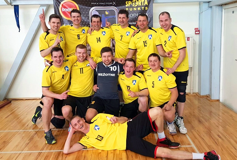 EVL čempioni – «Mežotne»: Raimonds Ziediņš, Jānis Jirgensons, Raimonds Ušvils, Gunārs Šteinhards, Agris Šults, Viesturs Brazauskis, Valērijs Makarovs, Aivis Āns, Guntis Mašinskis, Artūrs Zaķis, Atis Petrušēvics, Uģis Dombrovskis, Igors Šersts, Raitis Zukulis, Didzis Rumba.
Autors: no komandas personiskā albuma