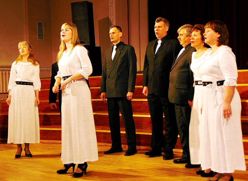 Dzied «Eliksīrs» – Bauskas kultūras centra jauktais vokālais ansamblis. Solo izpilda tā vadītāja Marina Lazdiņa.
Autors: Vilnis Auzāns