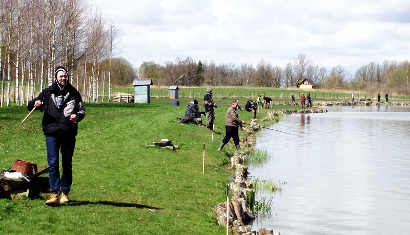 Valles ūdenskrātuvi no visām malām «aplenc» makšķernieki. Foto – 
Autors: Artūrs Dulbe