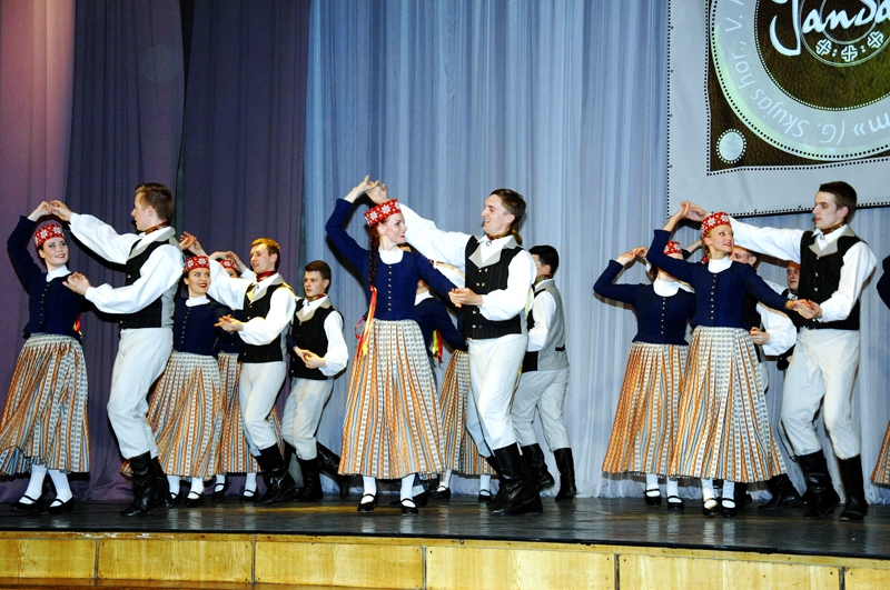 Tautas deju ansamblis «Jandāls» 55 gadu jubilejas koncertā «Dejā dzīvi izrakstīju».
Autors: Ivars Bogdanovs