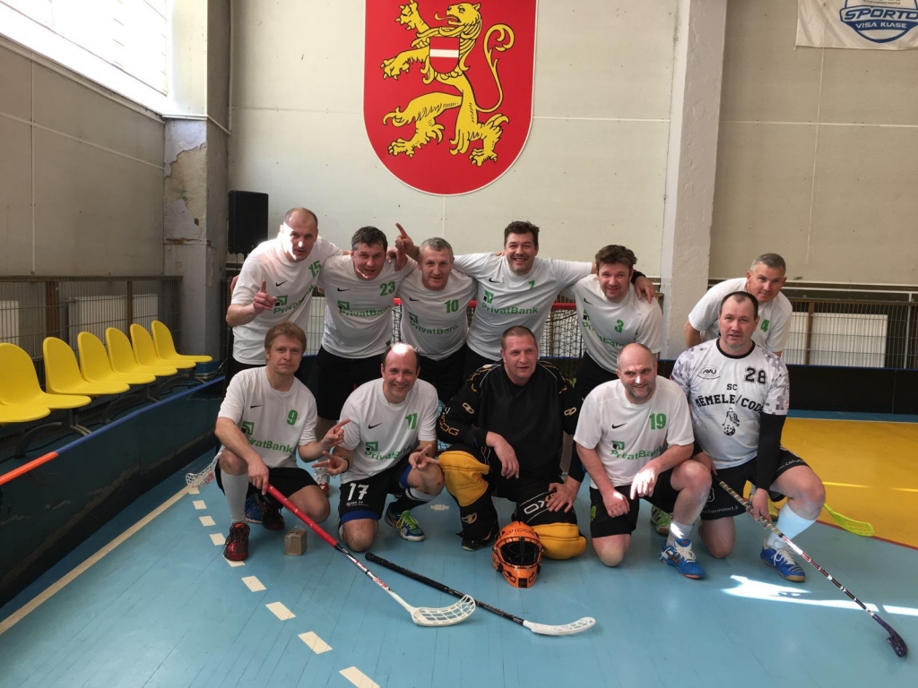 SC «Mēmele» 40+ komandā spēlēja: Sergejs Aleksandrovs, Agris Grandovskis, Konstantīns Balzaris, Jānis Kārkliņš, Ingus Panteļejevs, Elvis Sakārnis, Gatis Feldmanis, Normunds Grunckis, Andris Erenbots, Gints Vecelis, Uģis Niedre, Guntars Grandovskis, Ilvars Balodis, Aivars Melderis, Āris Rotbergs, Endijs Galiņš. 
Autors: no komandas albuma