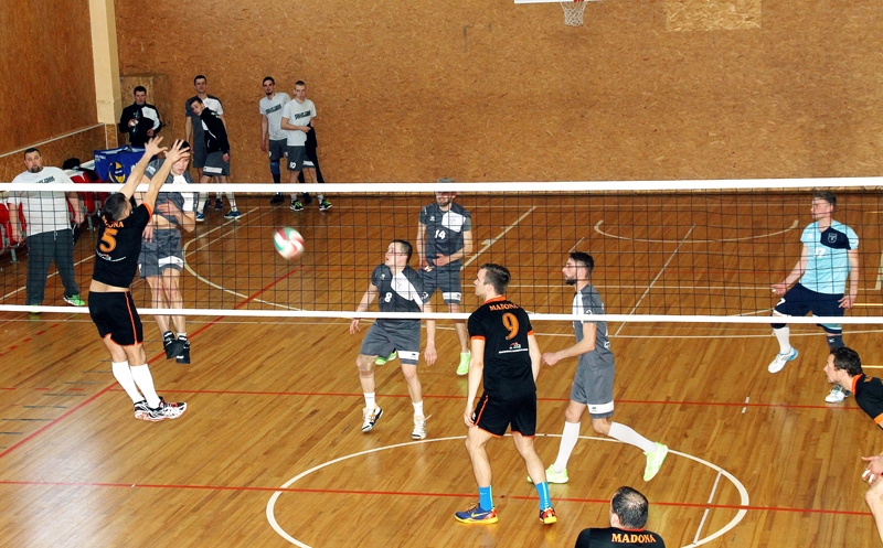 Kristaps Lisovskis bumbu triec pretinieku laukumā.
Autors: Uldis Varnevičs