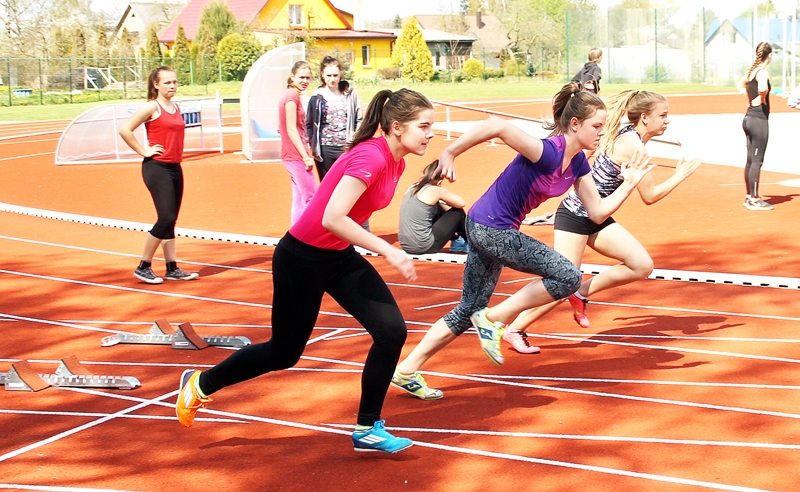 Iecavas stadionā notika Zemgales reģiona Jauno vieglatlētu kausa izcīņa. 
Autors: Uldis Varnevičs