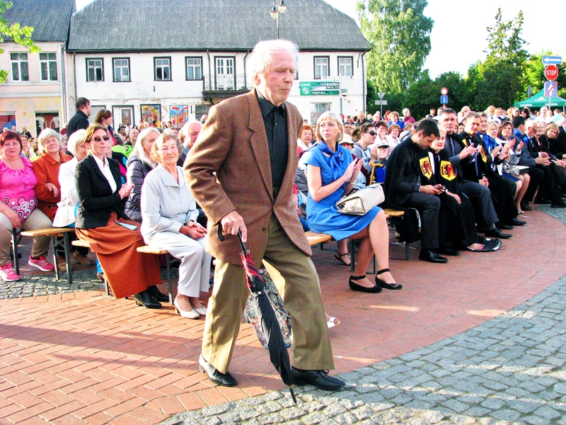 Pērn baušķeniekam Laimonim Šulcam piešķirts tituls «Bauskas novada Goda pilsonis» par ilggadēju ieguldījumu pozitīva Bauskas tēla veidošanā, kā arī par aktīvu darbību novada kultūras un sporta dzīvē.
Autors: no «Bauskas Dzīves» arhīva