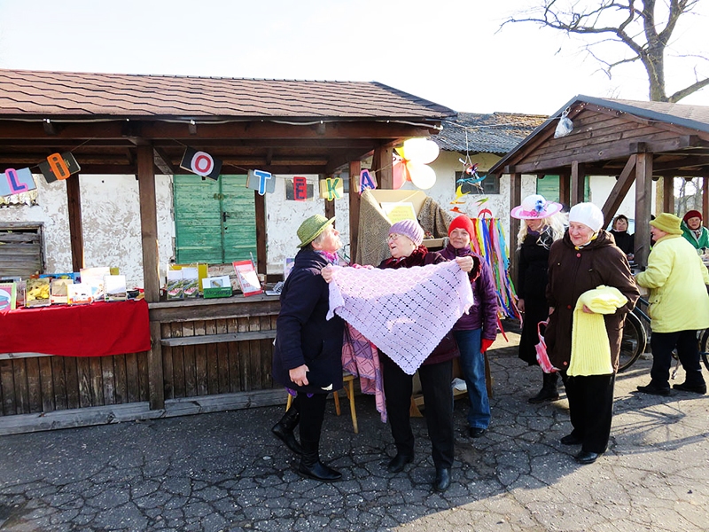 Mobilais tirgus Skaistkalnē savulaik izveidots ar LEADER programmas finansējumu, uzlabojot ciema vidi un paplašinot iespējas lauku ražotājiem. 
Autors: no «Bauskas Dzīves» arhīva