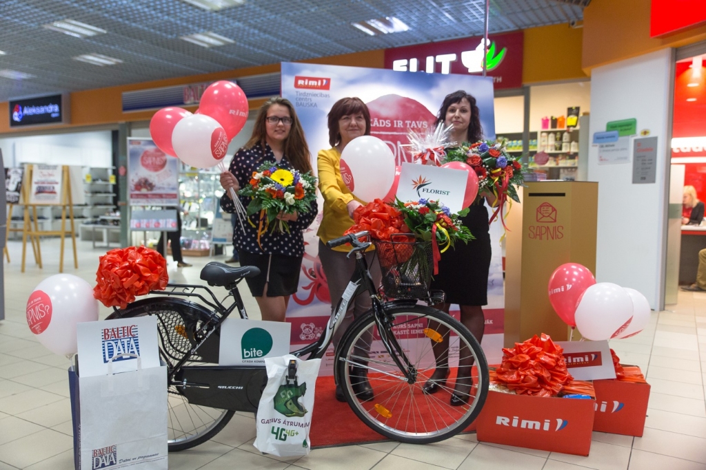 Autors: no rīkotāju albuma