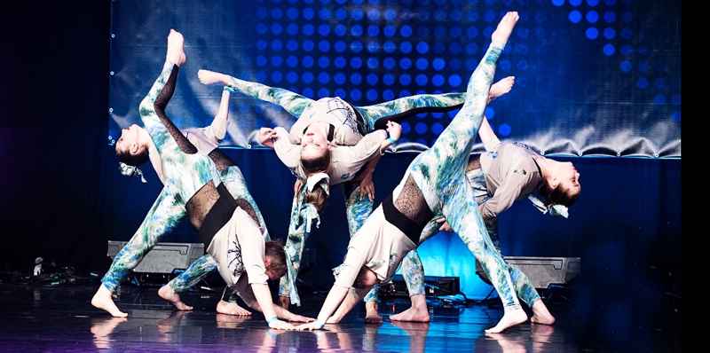 Mūsdienu dejas pamatā ir klasiski vingrinājumi.
Autors: no studijas albuma. 