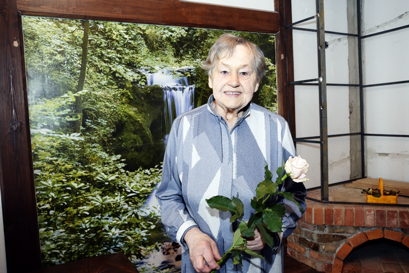 Velta Gude ļoti daudz lasa, turklāt bez brillēm, par ko pašai liels prieks.
Autors: Ivars Bogdanovs