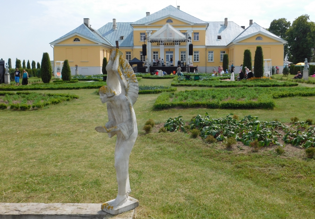 Autors: no rīkotāju albuma