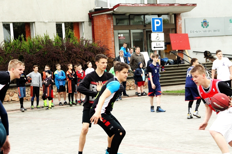 Ielu basketbola turnīrā Bauskā startēja kupls dalībnieku skaits. 
Autors: Uldis Varnevičs