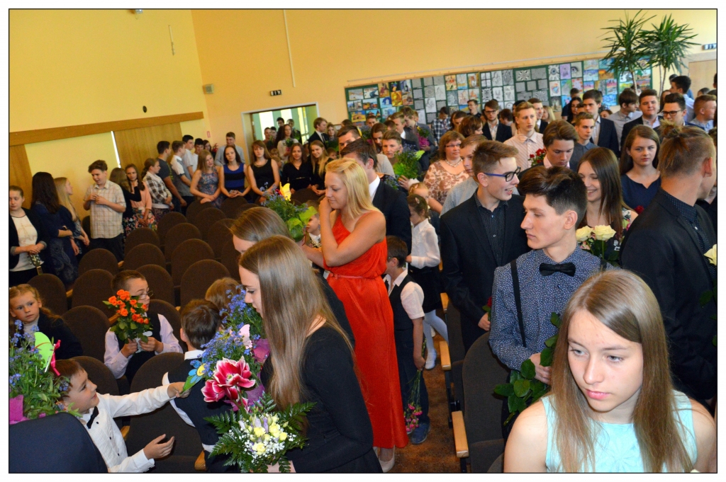 Iecavas vidusskolā pēdējā zvana sarīkojums pulcēja audzēkņus un pedagogus.
Autors: no skolas albuma