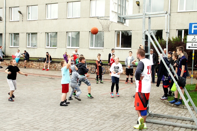 Basketbola turnīrā Bauskā startēja kupls dalībnieku skaits. 
Autors: Uldis Varnevičs