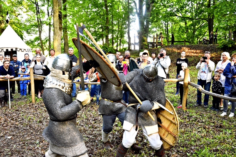 Kauju rekonstrukcijas piesaista apmeklētājus.
Autors: Ivars Bogdanovs