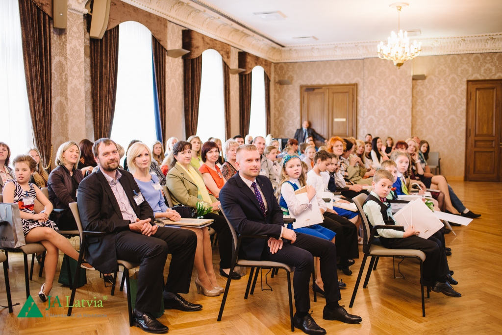 Konkursa apbalvošanas ceremonijā.
Autors: no JAL albuma