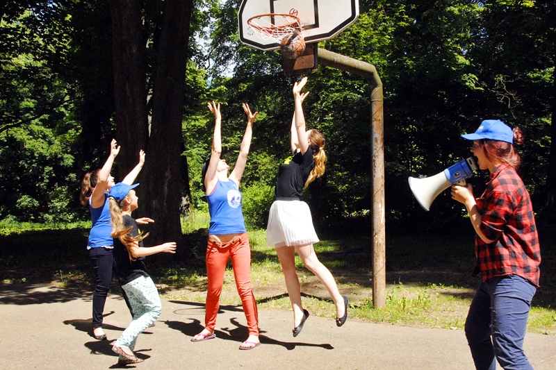 
Biedrības «Mums pieder pasaule» jaunieši pērn Jāņus aizvadīja, aktīvi sportojot, un līdzīgas ieceres plānots īstenot šogad.
Autors: no «Bauskas Dzīves» arhīva.