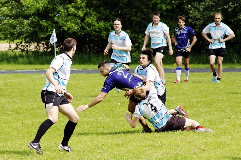 Misas vienība (balti un gaiši zilajos tērpos) Elejas komandu pārspēja ar 19:10.
Autors: Alise Dreimane