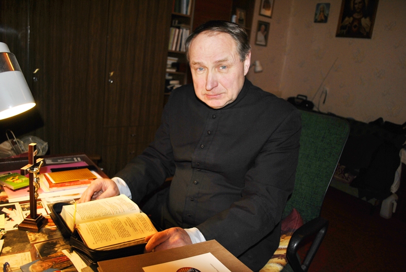 Prāvests Romualds Baļčūns kalpo Bauskas novada Ozolaines, Janču, Jaunsaules, Budbergas, Īslīces un Bārbeles draudzēs.
Autors: no «Bauskas Dzīves» arhīva