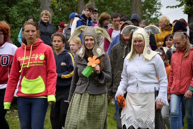 «Lejenieku» muzejā zaķumātes dubultojušās. Ausaiņu tēlos iejutusies muzeja vadītāja Elīna Kūla-Braže un speciāliste Signe Samsone.
Autors: Ivars Bogdanovs