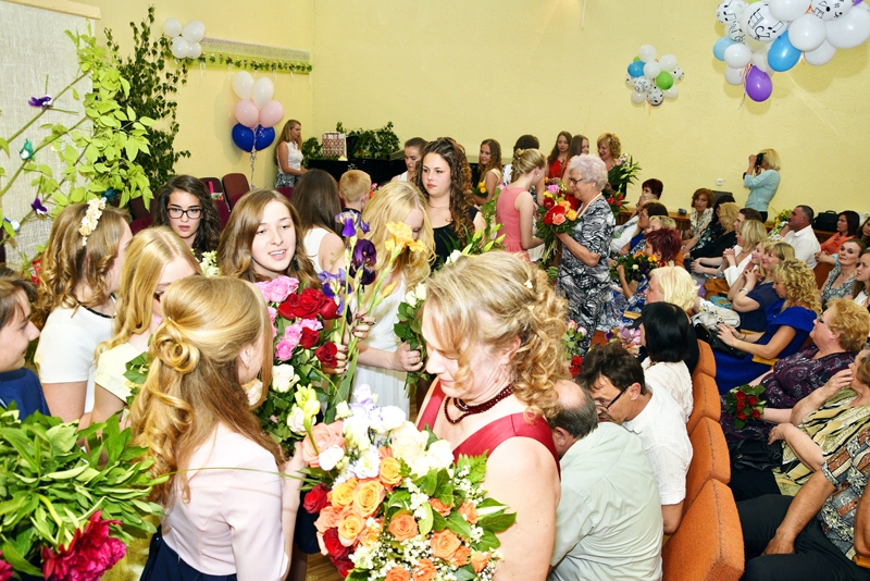 Bauskas mūzikas skolas Izlaiduma sarīkojumā ziedus saņēma absolventi, pedagogi un vecāki.
Autors: Ivars Bogdanovs