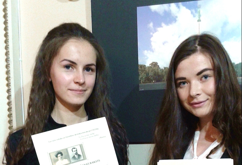 Džūlija Rodenkirhena (no kreisās) un Betija Celitane.
Autors: no «Bauskas Dzīves» arhīva