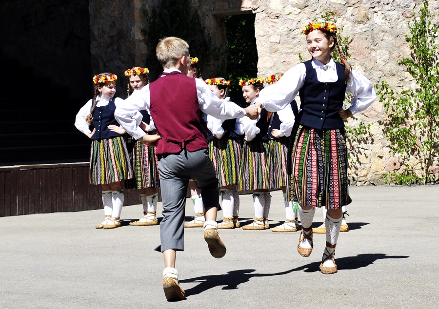 Skolēni dejā prata parādīt izteiksmīgu raksturu.
Autors: Antra Ērgle